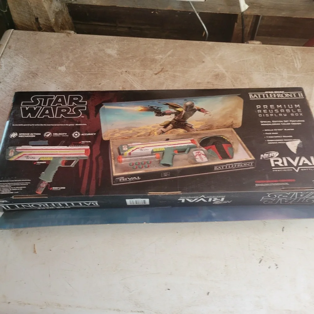 NERF Rival Star Wars Battlefront II Apollo XV-700 Blaster Mask Boba Fett Display